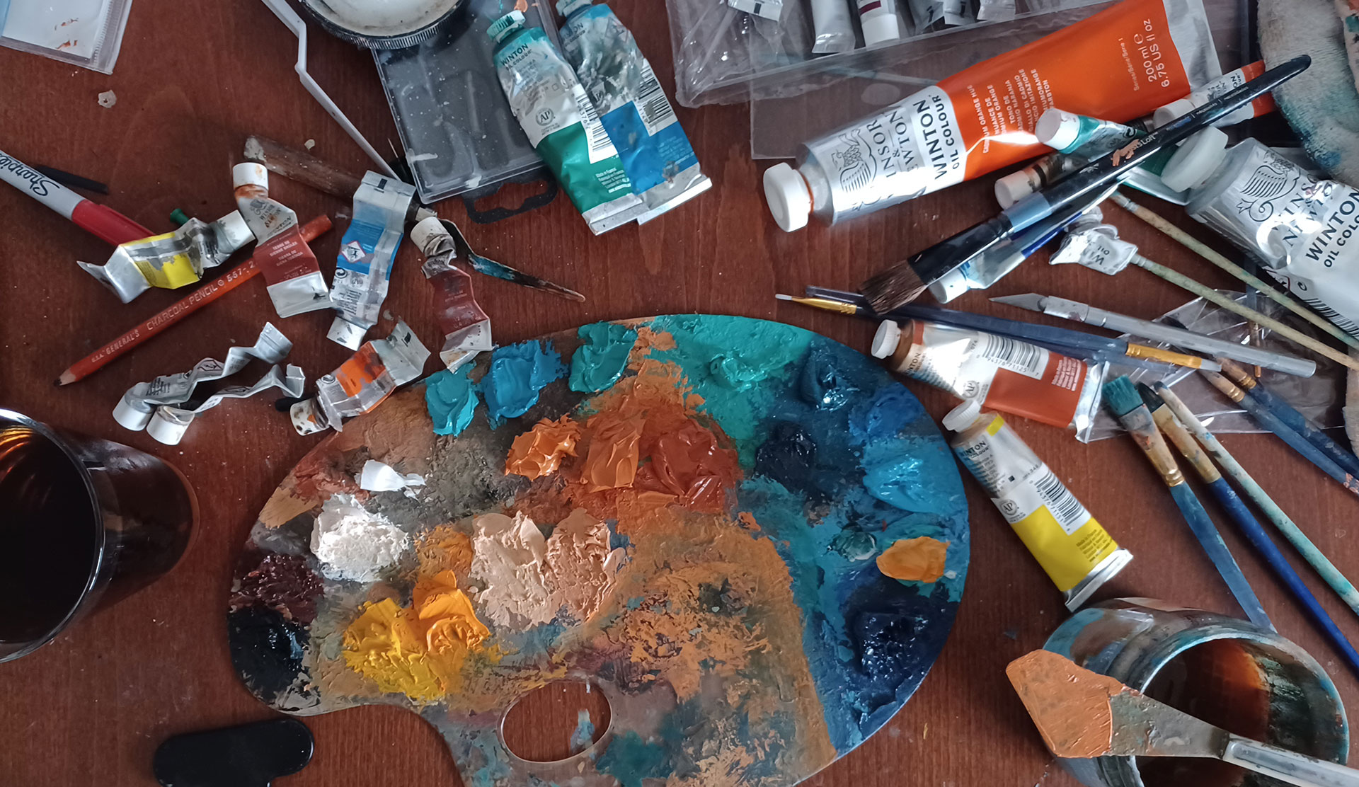 oil pallet in studio